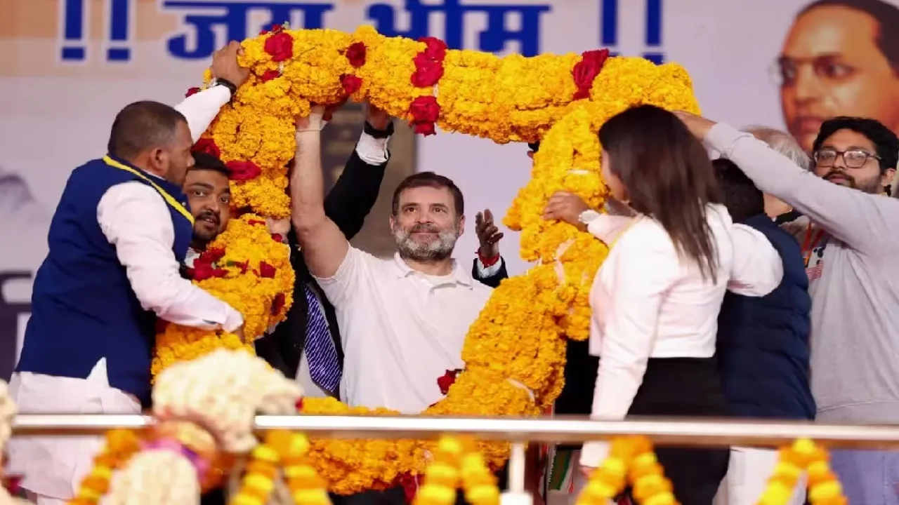 Assembly Elections 2025: राहुल गांधी ने पटना में इंदिरा भवन की चाभी सौंपी, कांग्रेस कार्यकर्ताओं को मजबूत बनाने का आह्वान