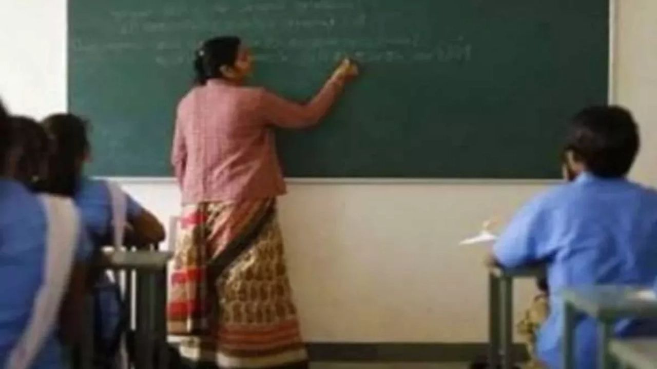 Bihar Teacher News: ज्वाइनिंग लेटर मिलने के 1 दिन बाद ही रिटायर हो गईं शिक्षिका, किसकी है गलती? जानें पूरा मामला