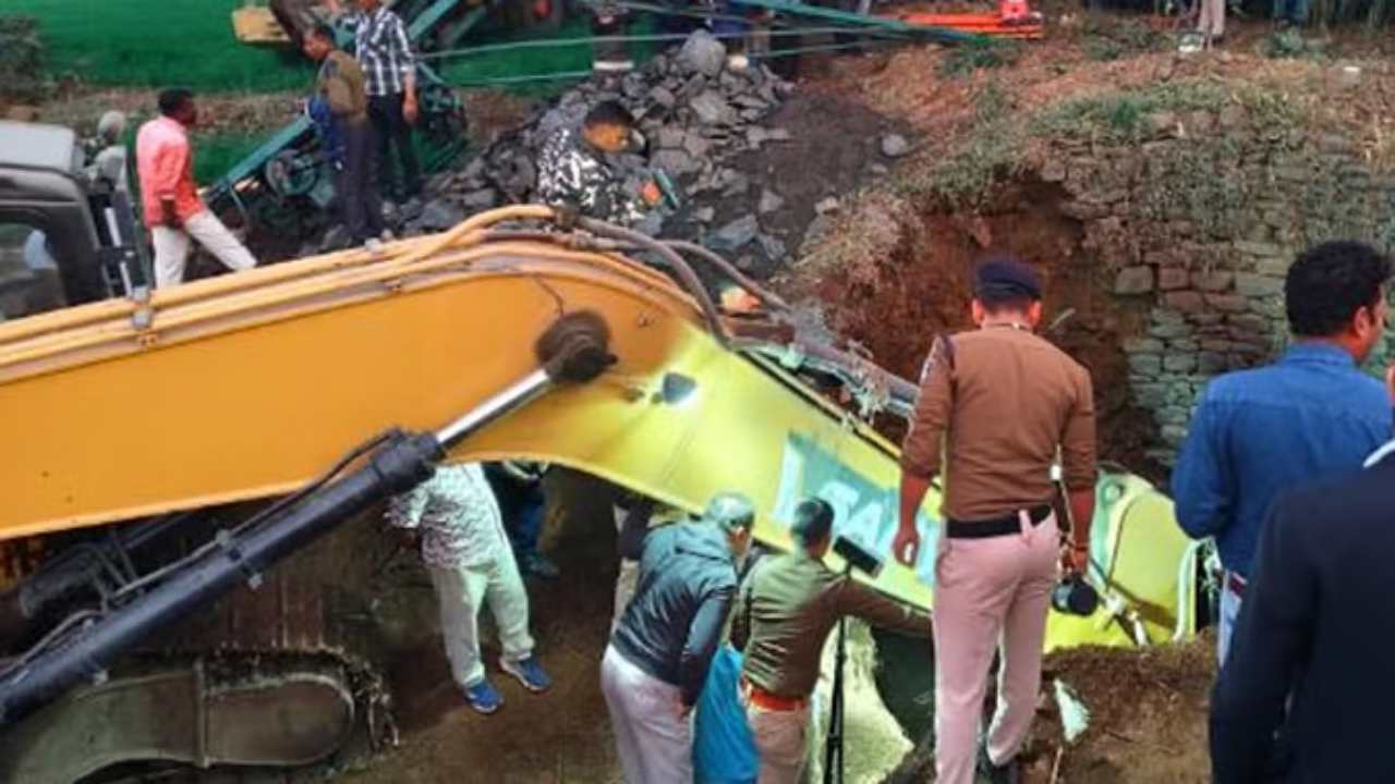 Chhindwara Accident: निर्माणाधीन कुआं धंसा, मलबे में फंसे तीन मजदूर, 12 घंटे से लगातार रेस्क्यू ऑपरेशन जारी..