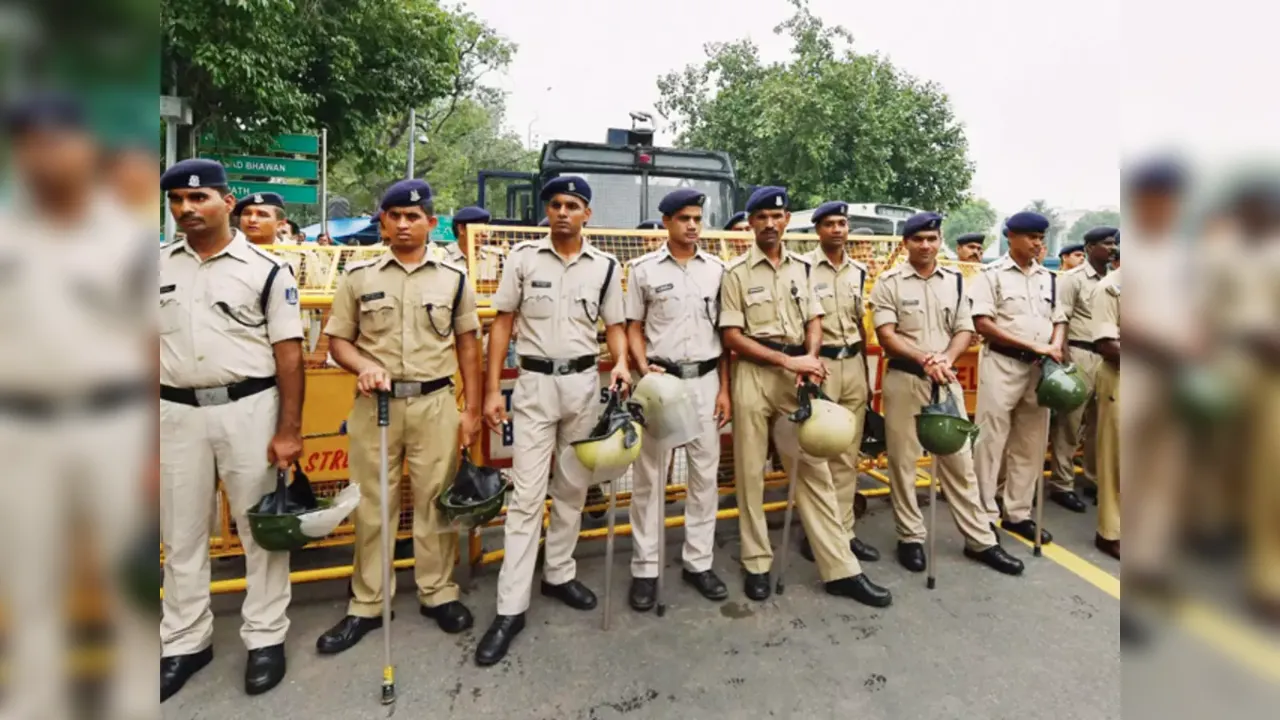 दिल्ली पुलिस में तबादलों से मचा हड़कंप, एक सप्ताह में बदल दिए गए कई SHO, जानें वजह