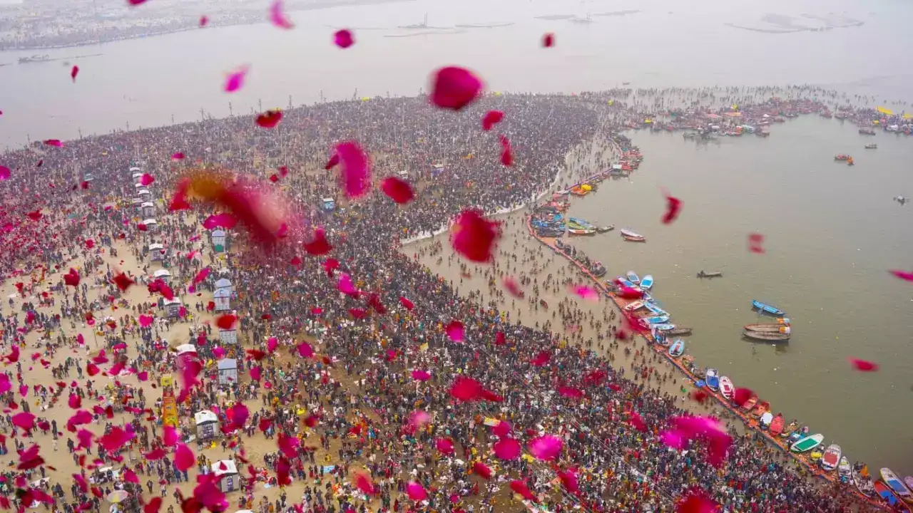 महाकुंभ में श्रद्धालुओं को लेकर की गई लापरवाही, योगी सरकार ने लिया एक्शन; तीन पर FIR