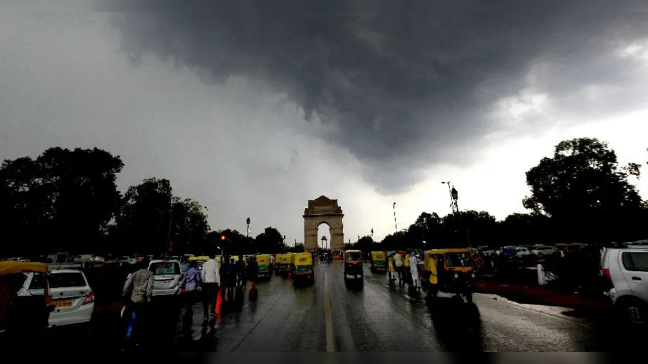 Delhi Ka Mausam: सावधान! दिल्ली में अगले 2 दिन के लिए बारिश का रहेगा अलर्ट, सर्दी का लौटेगा कहर