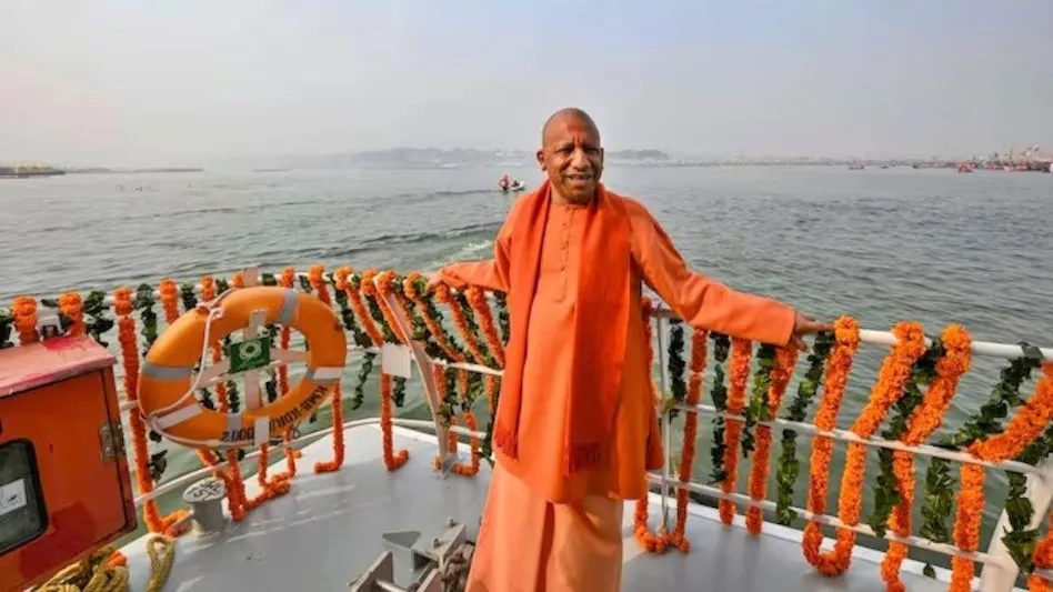 महाकुंभ में संपन्न हुई यूपी कैबिनेट की बैठक, इस अंदाज में नजर आए CM Yogi