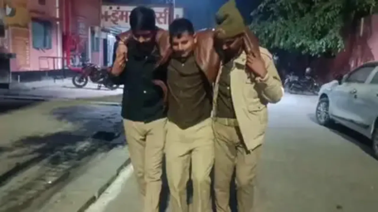 अलीगढ़ में हुआ पुलिस पर पथराव, इलाके में दहशत का माहौल, 11 पुलिसकर्मी घायल, ड्रोन से रखी जाएगी निगरानी