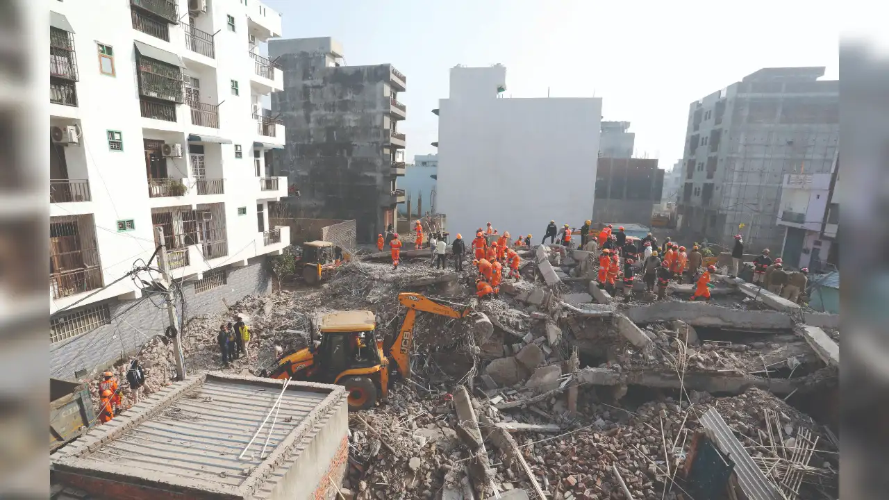 Burari Building Collapse: बुराड़ी हादसे में 30 घंटे बाद मलबे से जिंदा निकला परिवार, टमाटर खाकर बुझाई थी भूख, रोंगटे खड़े कर देगी आपबीती