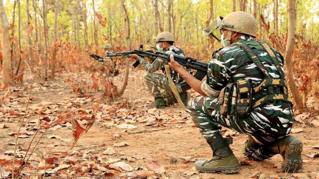 गरियाबंद मुठभेड़ में सुरक्षाबलों ने 1 करोड़ के इनामी नेता समेत 27 नक्सलियों को किया ढेर, जवान प्रकाश सिंह ने बताई ऑपरेशन से जुड़ी ये बड़ी बातें