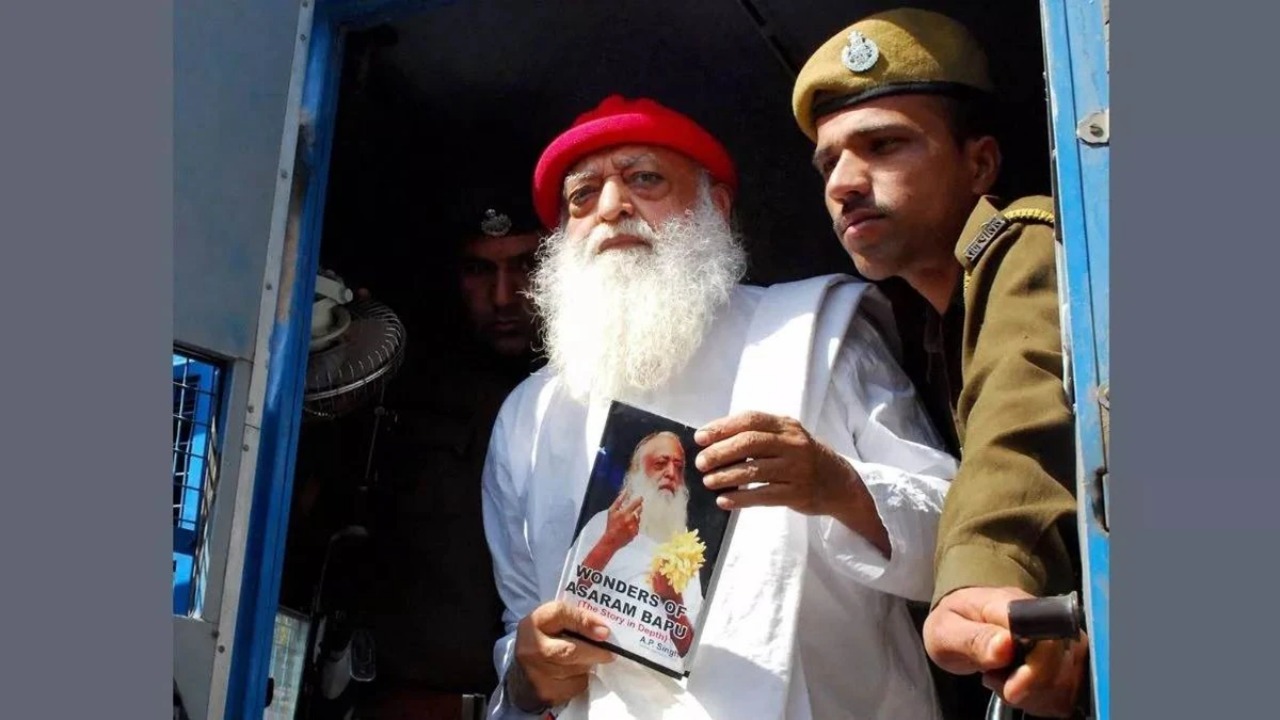 Asaram Rape Case: 12 साल बाद जेल से बाहर आया आसाराम, जमकर हुई आतिशबाजी, भक्तों में ‘जश्न’ का माहौल