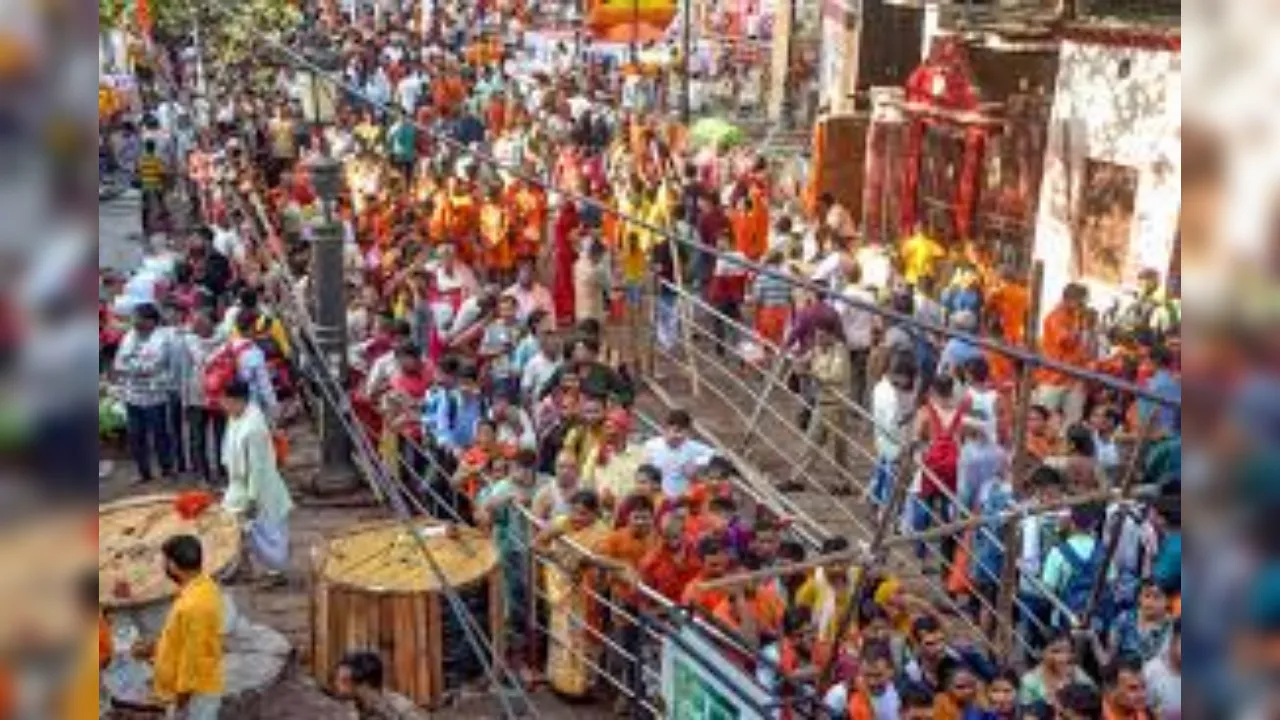 New Year 2025: गोरखनाथ मंदिर में लगी भक्तों की भीड़! नए साल की शुरुआत ईश्वर के दर्शन के साथ