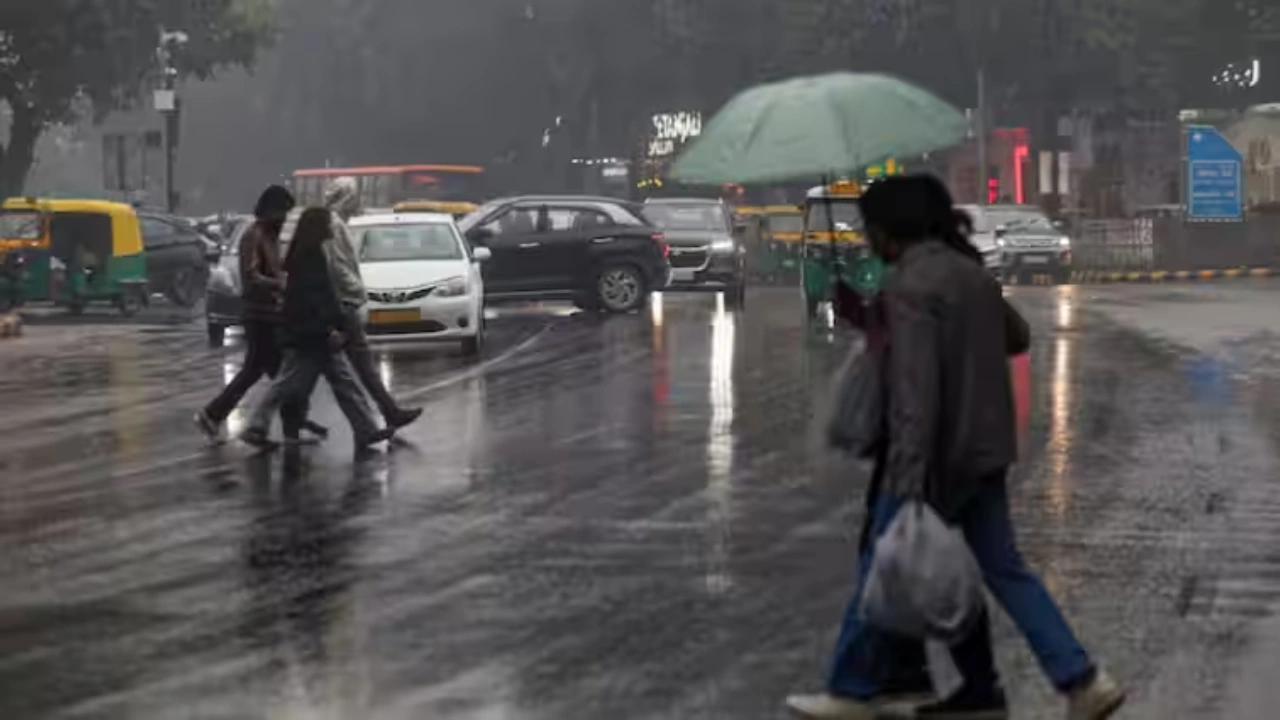 Delhi Weather Report: बारिश पर IMD का अलर्ट जारी! फिर बढ़ेगी ठिठुरन, पढ़ें रिपोर्ट