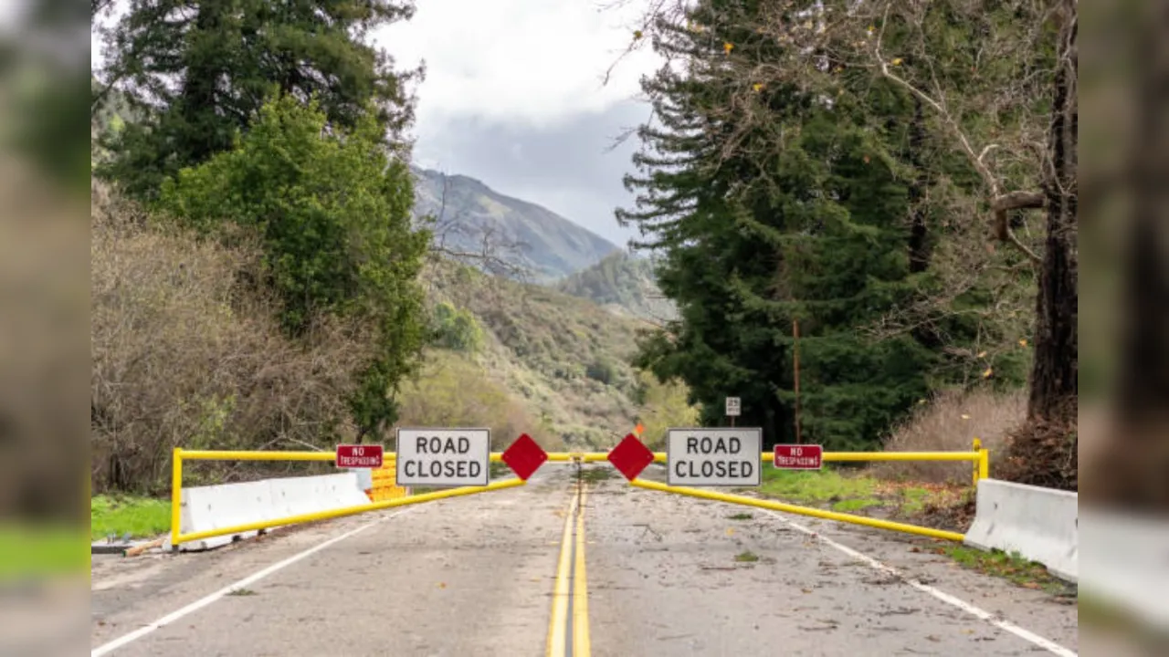 Himachal Roads Closed: ताजा बर्फबारी के कारण हिमाचल में यातायात प्रभावित, कुल्लू जिला में 10 सड़के बंद