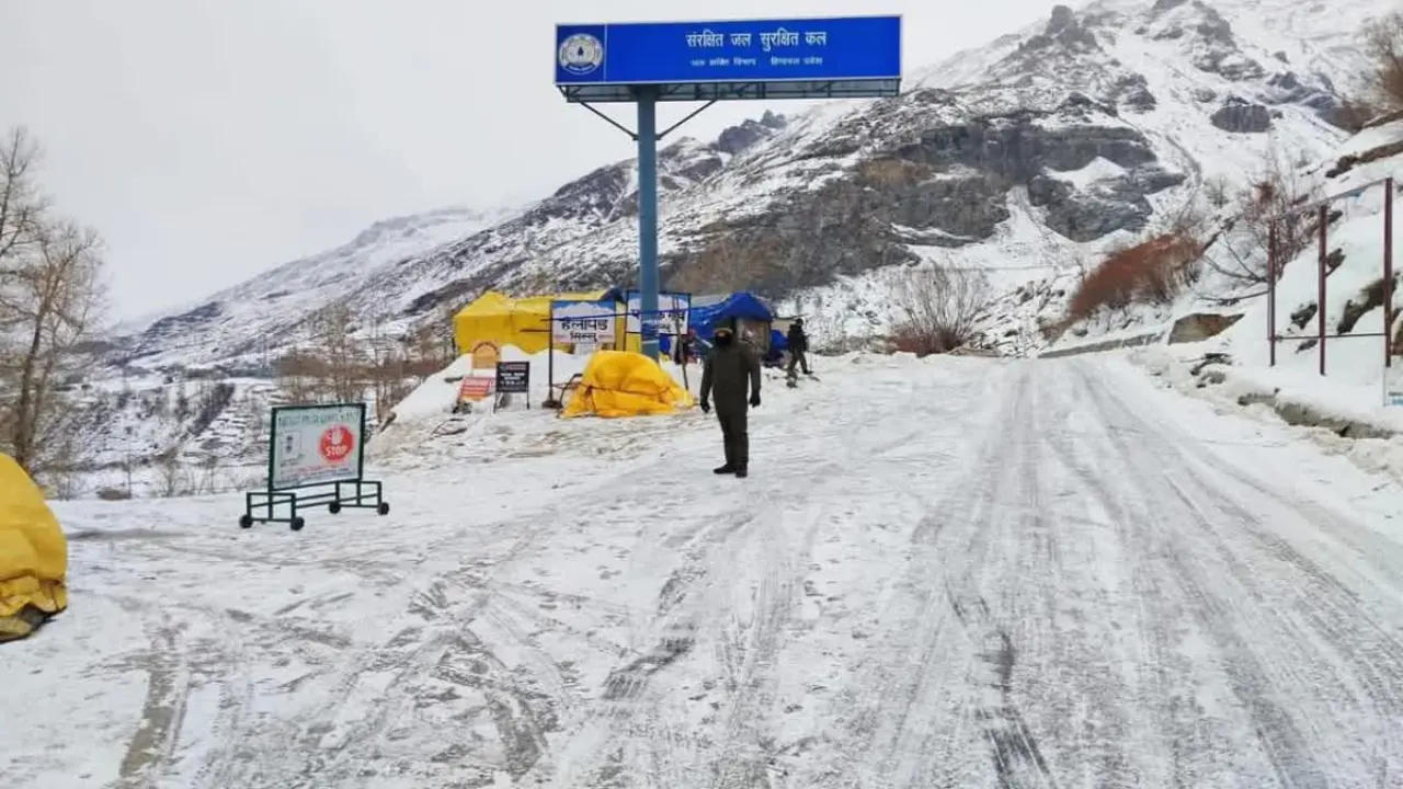 Himachal Weather Today: प्रदेश की ऊंची चोटियों पर हुई बर्फबारी, कब रहेगा मौसम साफ? IMD ने दी जानकारी