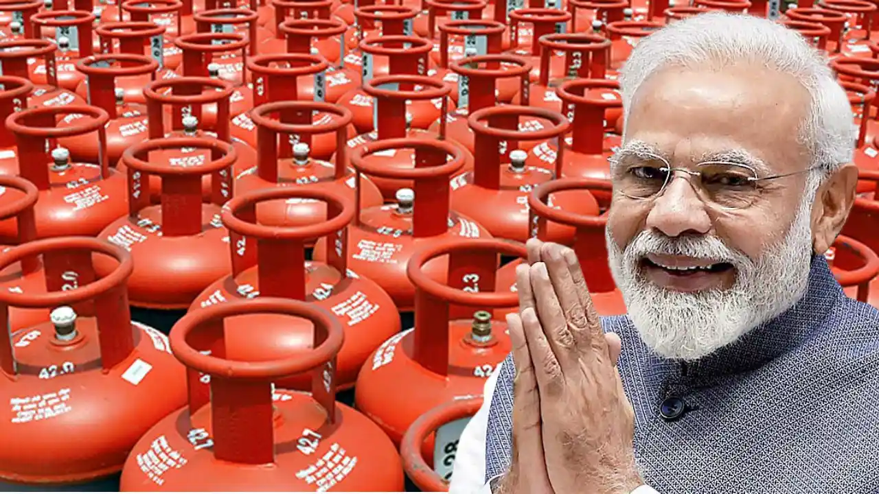 साल के पहले दिन PM Modi ने देशवासियों को दिया बड़ा तोहफा, LPG सिलेंडरों के दामों में आई भारी गिरावट, कीमत जान खुशी से उछल पड़ेंगे आप