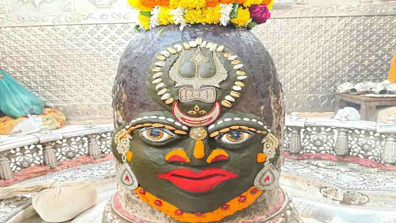 भस्म आरती में बाबा महाकाल के दिव्य दर्शन, श्रृंगार और पूजा देख भक्त हुए मनमुक्ध