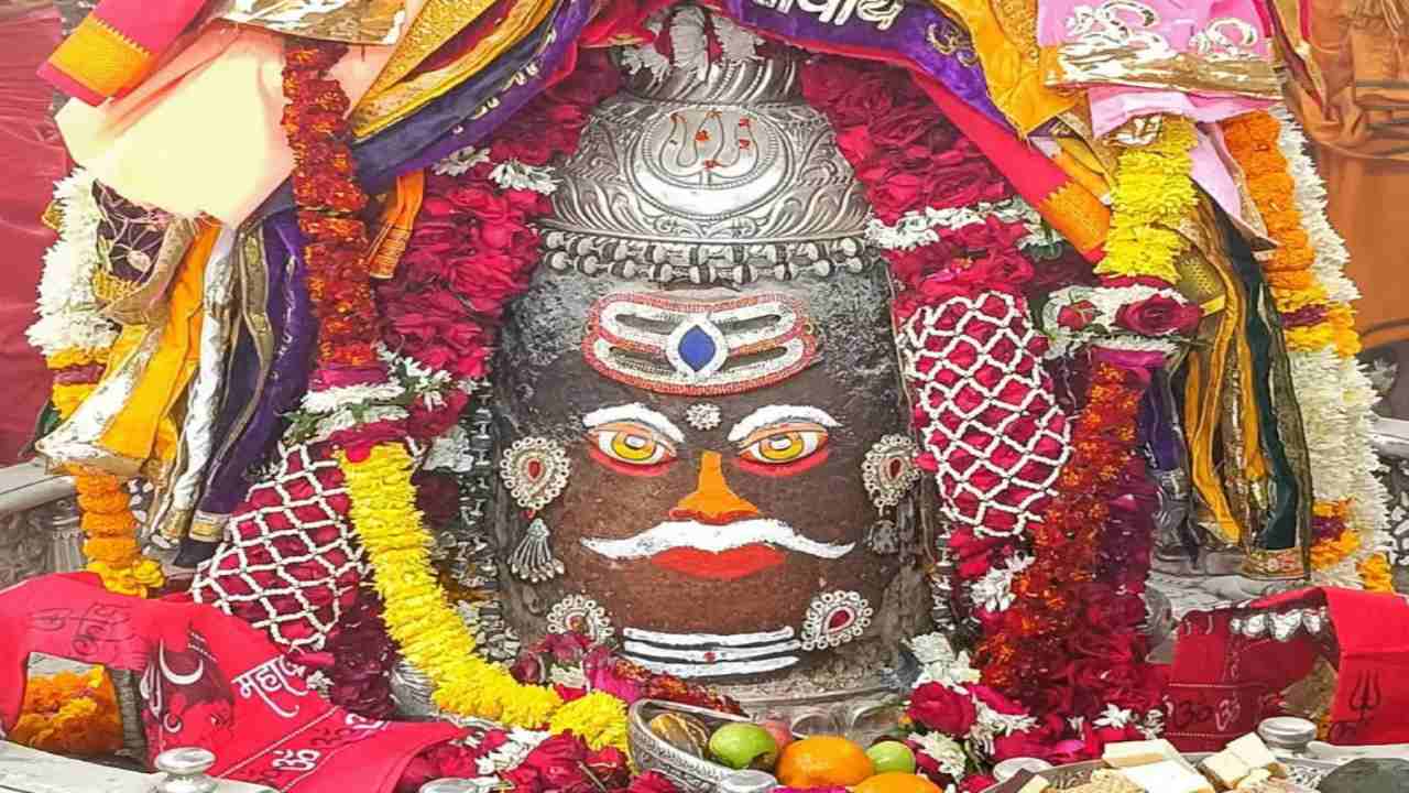 भस्म आरती में बाबा महाकाल का शानदार श्रृंगार, भक्तों का उमड़ा सैलाब