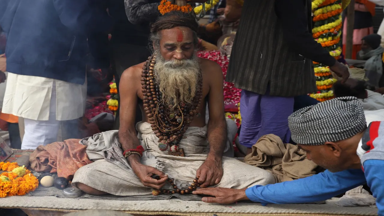 महाकुम्भ का भव्य आयोजन देख गदगद हुए साधु-संत, CM योगी को बताया भगीरथ