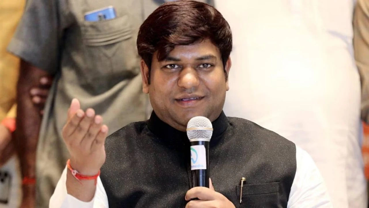 Mukesh Sahani: ‘दिल्ली से कुछ लोग आएंगे…’, मुकेश सहनी ने 2025 चुनाव को लेकर की बड़ी भविष्यवाणी, जानें किसकी सरकार बनने के दिए संकेत?