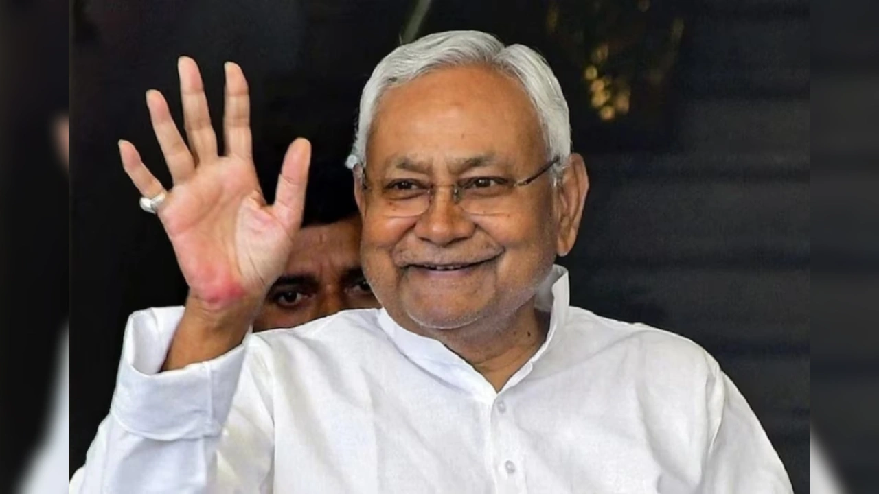 Nitish Kumar: “अब हम कहीं नहीं जाएंगे”, नीतीश कुमार का लालू प्रसाद यादव के ऑफर पर दो टूक जवाब