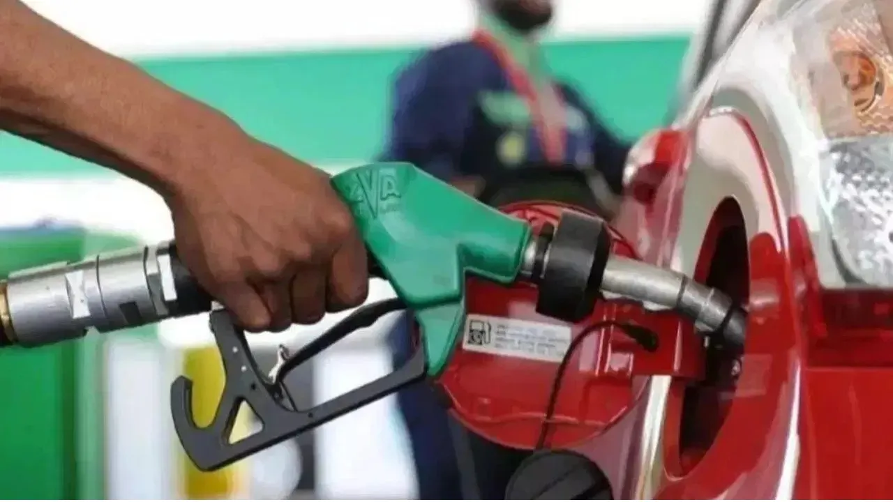 Petrol-Diesel Latest Price: क्या है आज की पेट्रोल-डीजल की कीमत? मार्च 2024 के बाद से नहीं हुआ कोई बदलाव, जानें कब मिलेगी राहत