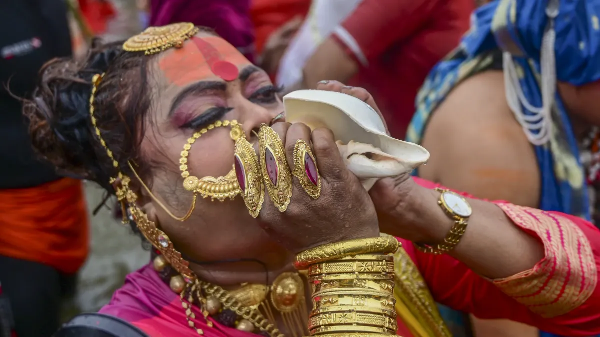 मंत्रोच्चार की कांपती आवाजें, गूंजता डमरू, महाकुंभ में मौजूद किन्नर साधुओं की अघोर तंत्र साधना, क्या है रहस्य!