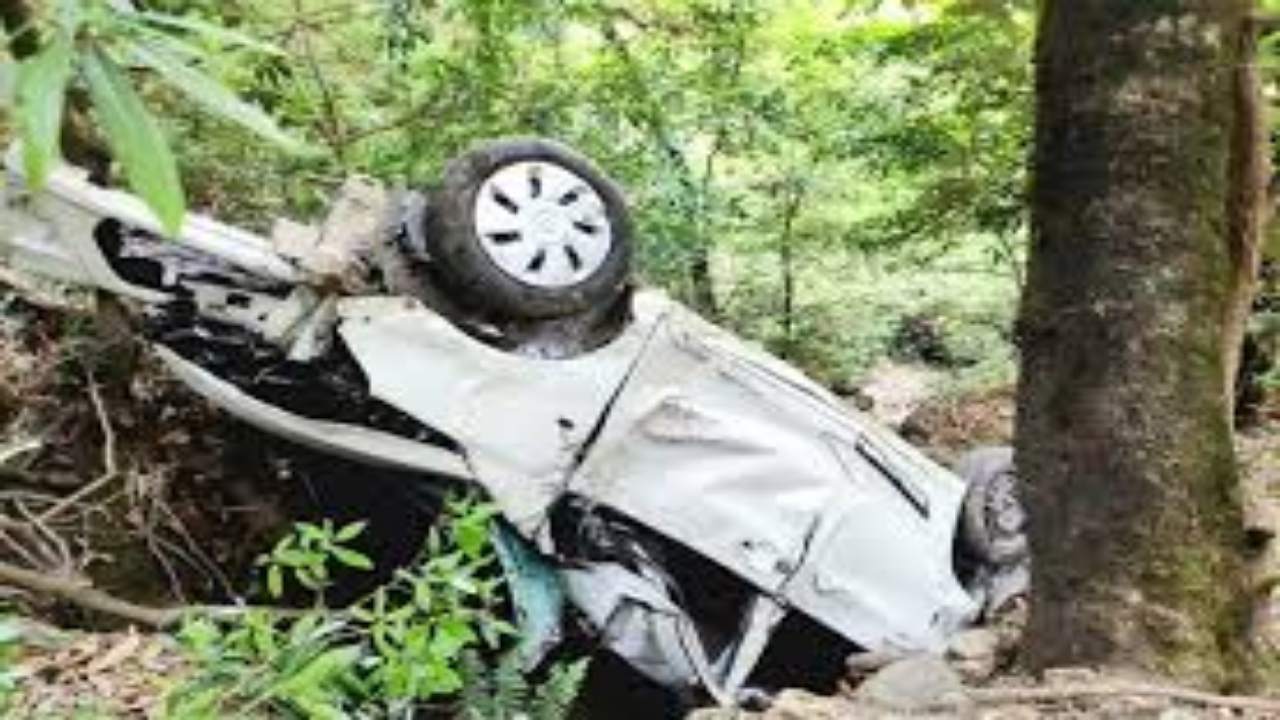 कैबिनेट मंत्री के बेटे की SUV गहरी खाई में गिरी, ICU में भर्ती