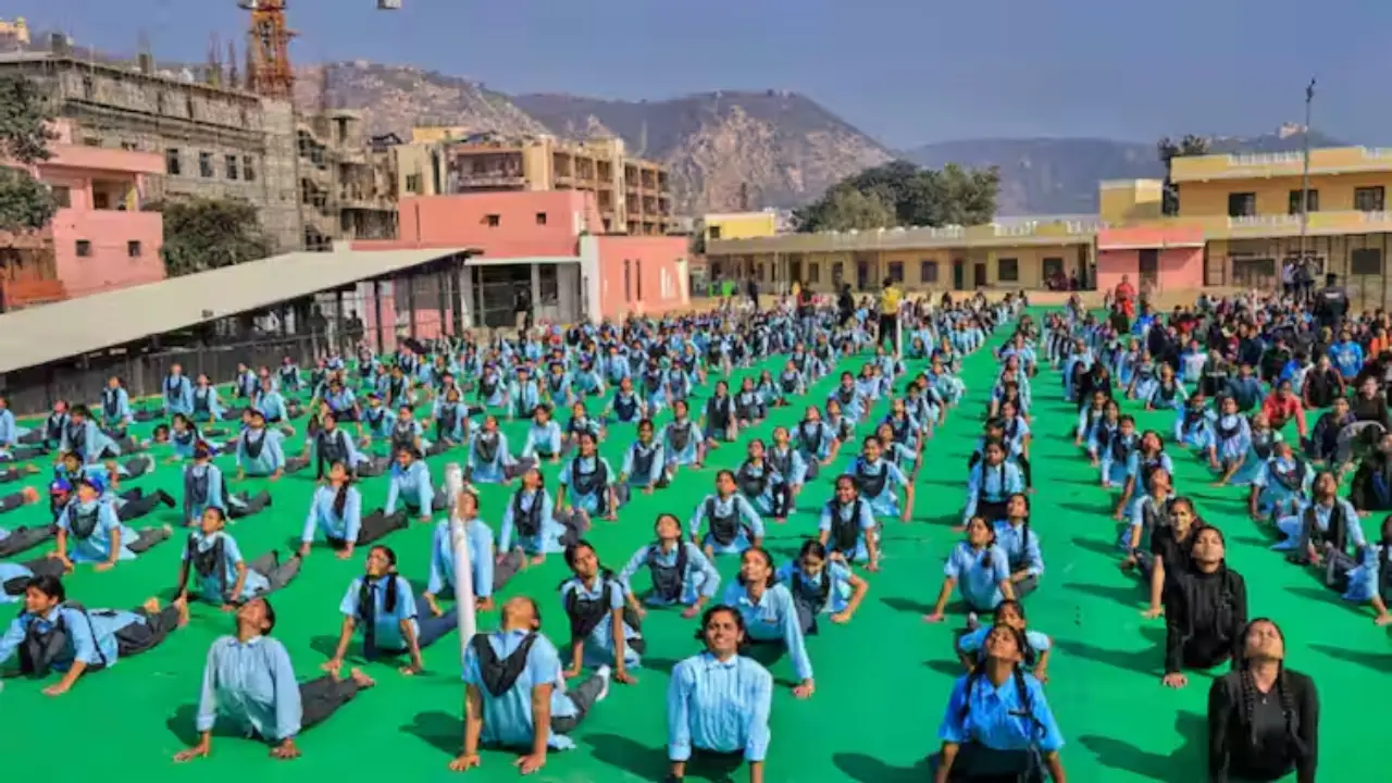 राजस्थान के स्कूलों में आज बड़ा दिन! ‘सूर्य नमस्कार’ लिखेगा फिर इतिहास, समझिए डिटेल में