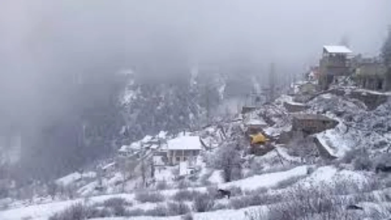 Himachal Weather News Today: मौसम का बदलता मिजाज, आंधी, बारिश के साथ IMD ने जारी किया बर्फबारी का अलर्ट