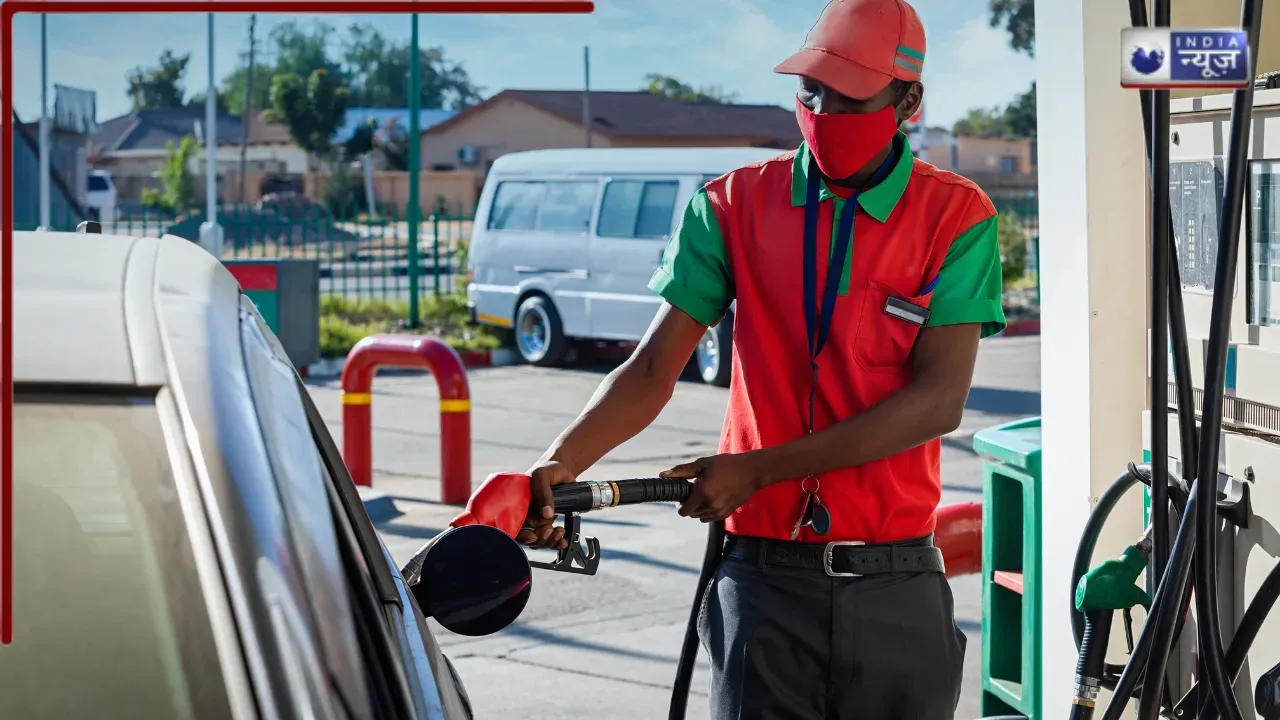 Petrol Diesel Price Today: होली से ठीक पहले पेट्रोल-डीजल की नई कीमतें हुई जारी, यहां जानें अपने शहर का हाल