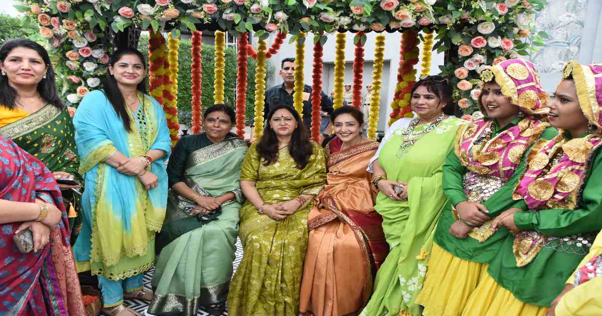 राज्य स्तरीय तीज समारोह में पहुंची हरियाणा राज्य बाल कल्याण परिषद की उपाध्यक्ष एवं सीएम की धर्मपत्नी सुमन सैनी, कहा – तीज का पर्व नारी शक्ति, प्रेम, समर्पण का प्रतीक