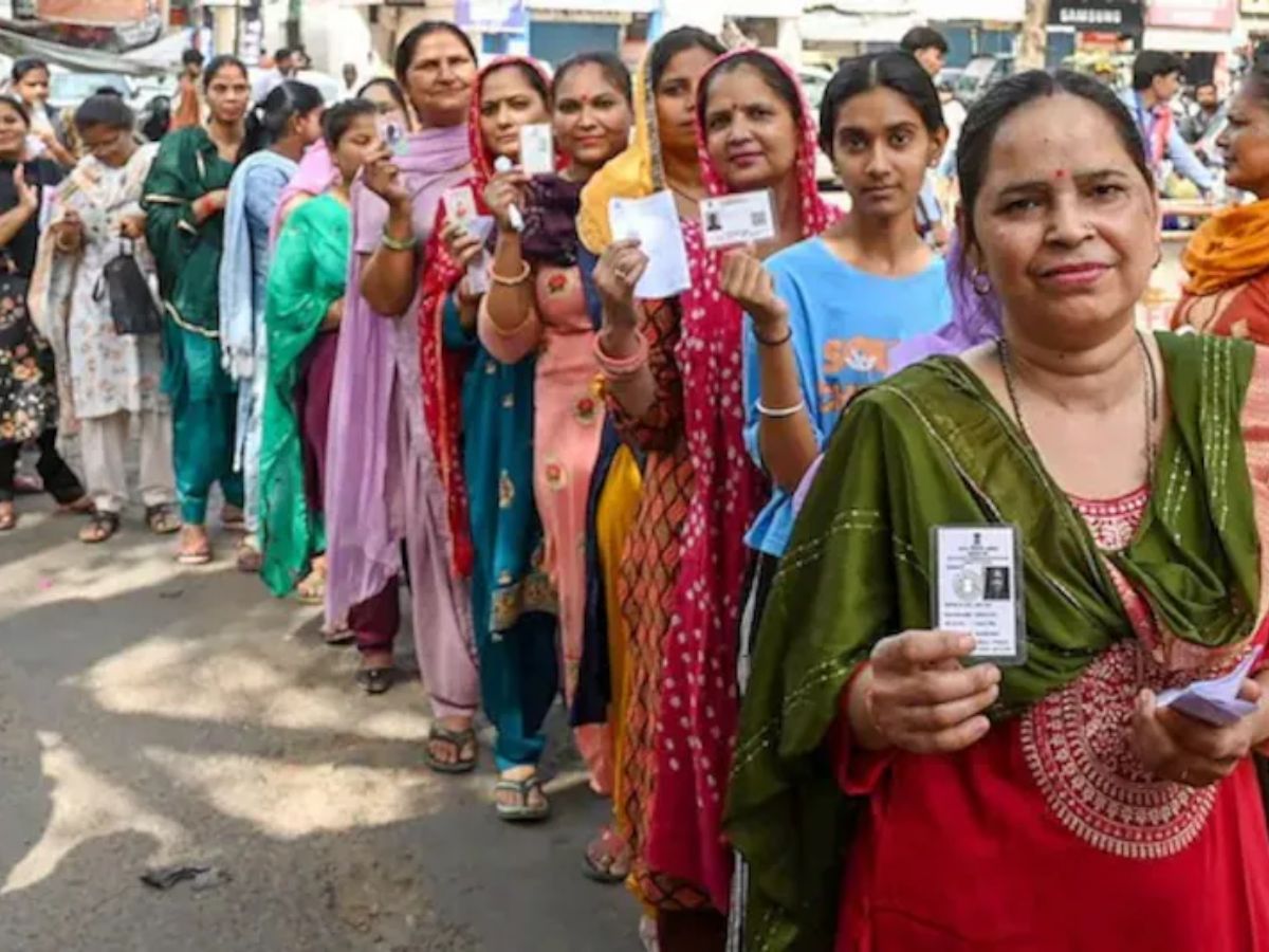 Bihar Chunav 2025: महिलाओं की भागीदारी और नीतीश की नीतियों से बदला चुनावी समीकरण - Gallery Image