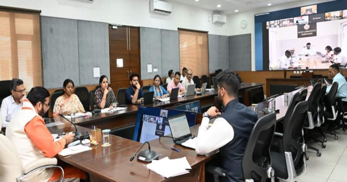 सीएम सैनी ने की समाधान शिविरों की समीक्षा बैठक, अधिकारियों को दिए सख्त आदेश, जन शिकायत चाहे वह छोटी हो या बड़ी उसको पूरी गंभीरता से लिया जाए