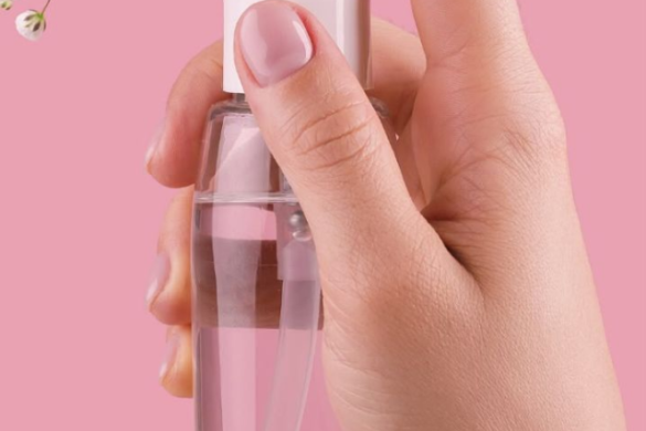 गुलाब जल से पाएं नेचुरल ग्लो और फ्रेश स्किन, अपनाएं ये आसान तरीके