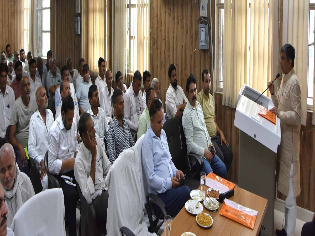 किसान उत्सव कार्यक्रम में पहुंचे शिक्षा मंत्री, किसानों से की बातचीत, समस्याओं का निदान करने का दिया आश्वासन, किसानों ने पीएम किसान सम्मान निधि योजना को सराहा