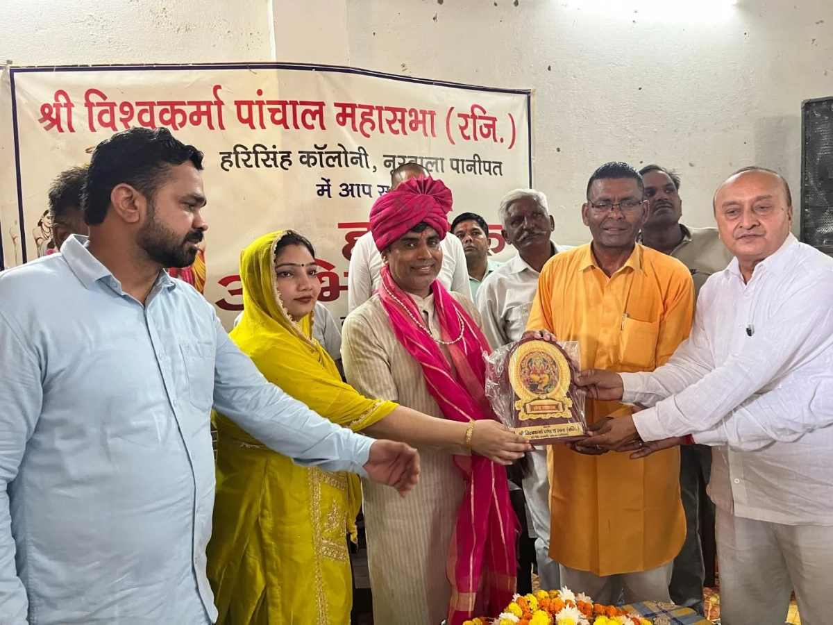 पानीपत के विश्वकर्मा मंदिर में प्रतिमा प्राण प्रतिष्ठा समारोह में पहुंचे शिक्षा मंत्री, कहा – हम सब का एक ही लक्ष्य होना चाहिए कि सनातन धर्म की एकता के लिए काम करें