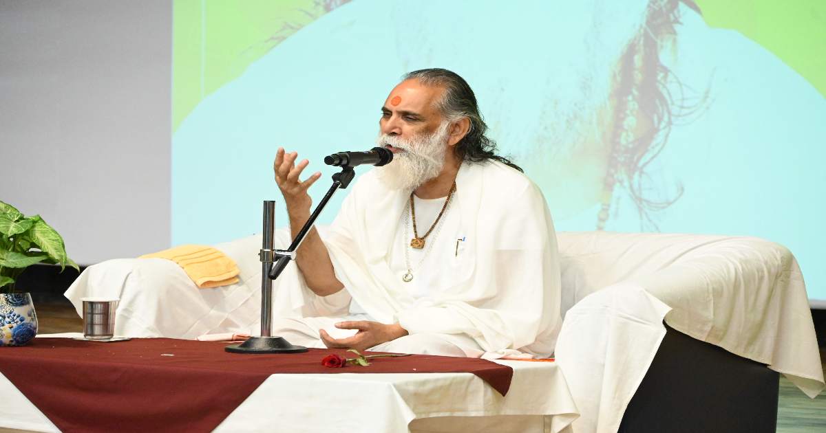 नौल्था स्थित गीता यूनिवर्सिटी पहुंचे गीता मनीषी ज्ञानानंद महराज, छात्रों को भगवद गीता से प्रेरणा लेकर जीवन में आगे बढ़ने का किया आह्वान