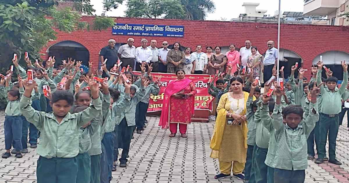 स्कूल में बच्चों को मिला हेल्थ अवेयरनेस गिफ्ट, दांतों का डॉक्टर जैन बोले – हेल्दी टीथ, हैप्पी लाइफ, 450 बच्चों का फ्री चेकअप