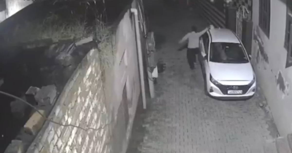 कार पर एसिड अटैक : सीसीटीवी में कैद हुई वारदात, पुलिस को मिले अहम सुराग, हर एंगल से की जा रही जांच