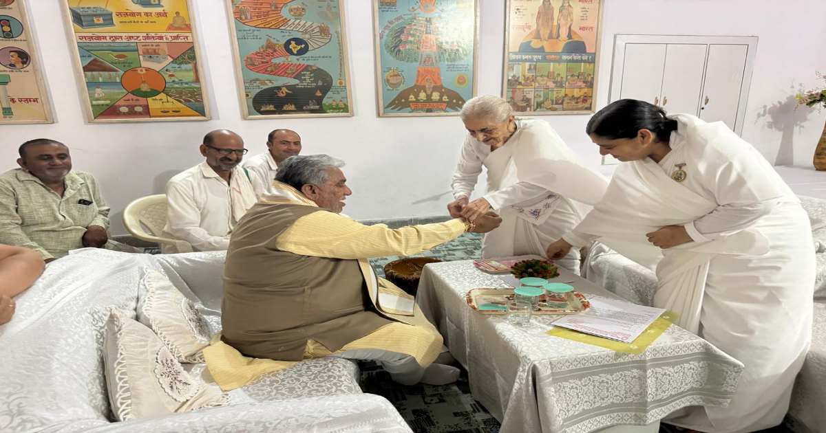 पंचायत मंत्री कृष्ण लाल पंवार ने हर वर्ष की भांति इस बार भी ब्रह्माकुमारी बहनों से बंधवाई राखी, मंत्री 32 वर्षों से ब्रह्माकुमारी सेवा केंद्र पर मनाते हैं रक्षाबंधन का त्यौहार