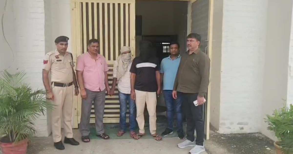 बैड टच करने वाले मनचलों पर पुलिस की त्वरित कार्रवाई, सड़क पार कर रही युवती को किया था बैड टच, वायरल वीडियों के आधार पर पुलिस ने दोनों आरोपियों को किया काबू