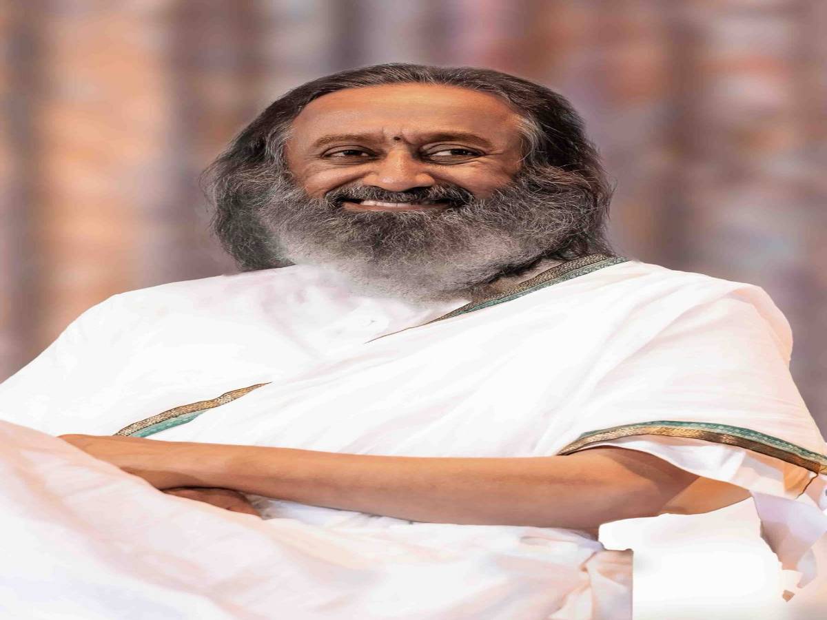 गुरुदेव श्री श्री रविशंकर से जानें कैसे हमारी तरंगें हमारे मित्रता को आकार देती हैं…संस्कृत के वाक्य ‘कालाय तस्मै नमः’ से समझाया समय का खेल