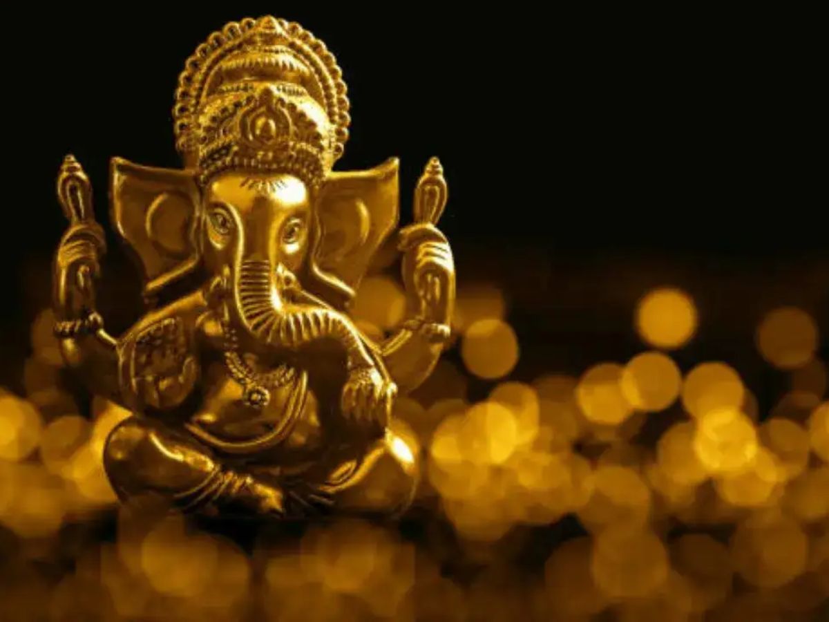 Ganesh Chaturthi 2025: भक्ति और मस्ती का डबल डोज, इन टॉप गणपति गानों से सजाइए अपनी प्लेलिस्ट - Gallery Image