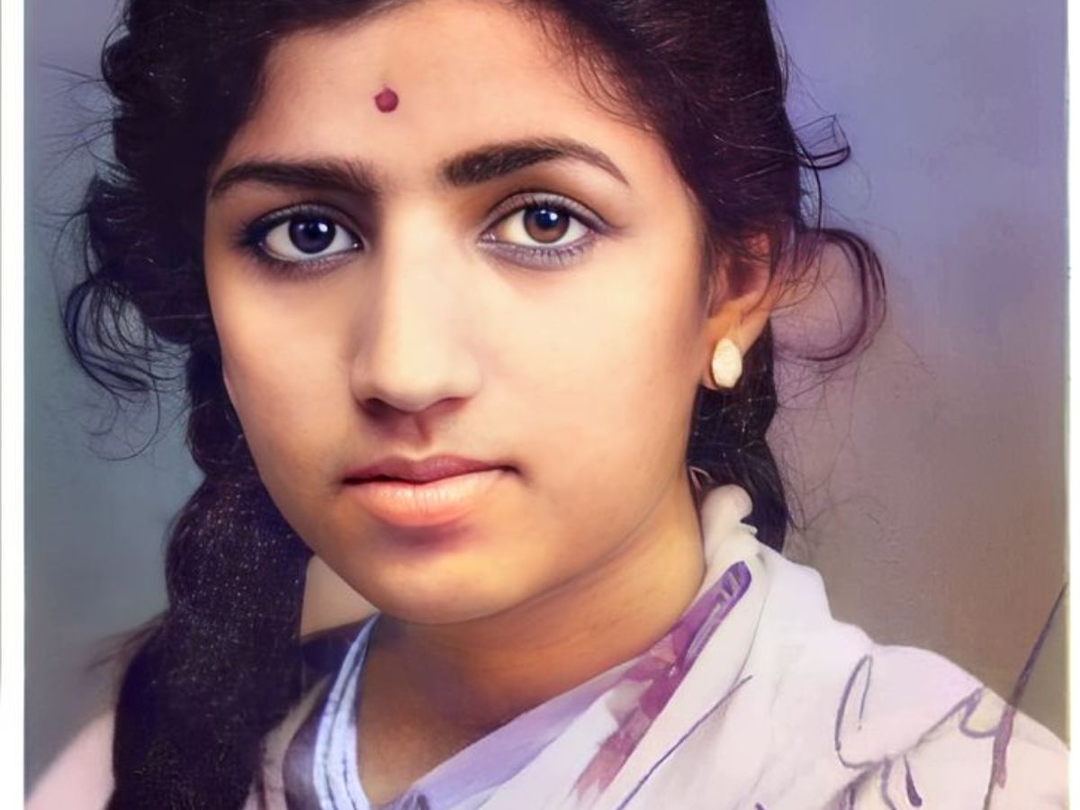 Lata Mangeshkar: 30,000 से भी ज़्यादा गाना गाने वाली भारत की नाइटंगल के बारे में जाने ऐसी बातें जिन्हें सुनकर आपके भी उड़ जाएँगे होश - Gallery Image