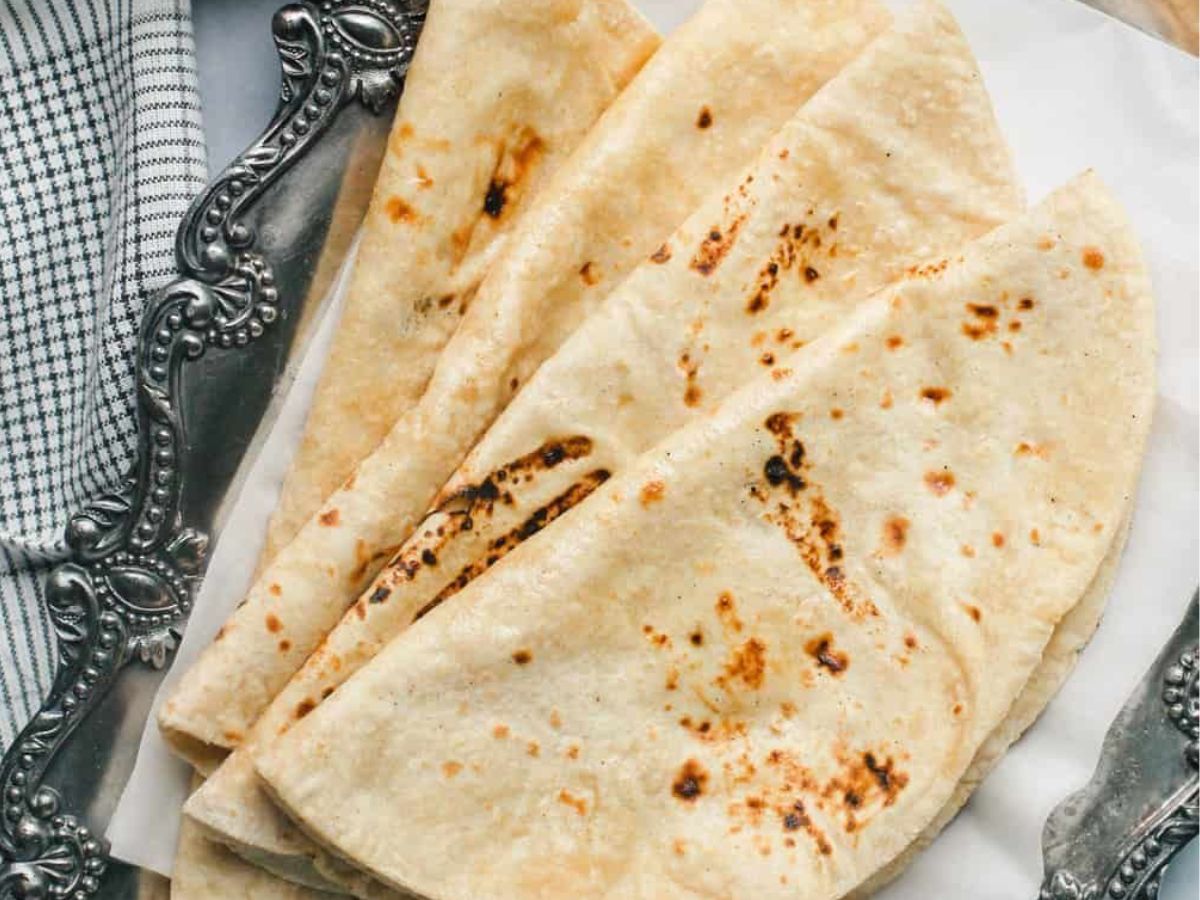 रात में खानी चाहिए रोटी या चावल? जानिए आपके पाचन और नींद के लिए क्या है बेहतर? - Gallery Image