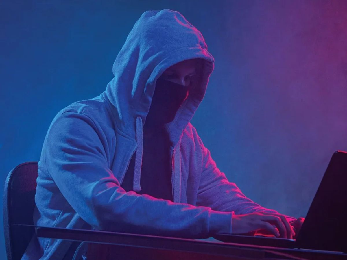 Navratri 2025: इस डांडिया नाईट फर्जी टिकटों और नकली वेबसाइट से बरते सावधानी क्योंकी हो सकती है आपकी भी जेब खाली - Gallery Image