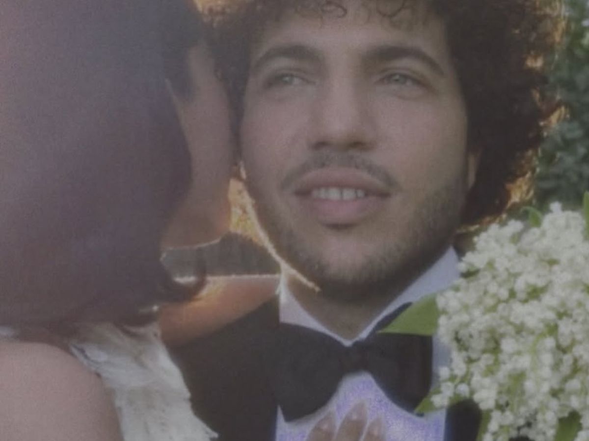 हॉलीवुड की सबसे अमीर और शानदार शादियों में एक एक शादी की तस्वीर हुई वायरल, पोस्ट के कैप्शन ने किया सबको हैरान - Gallery Image