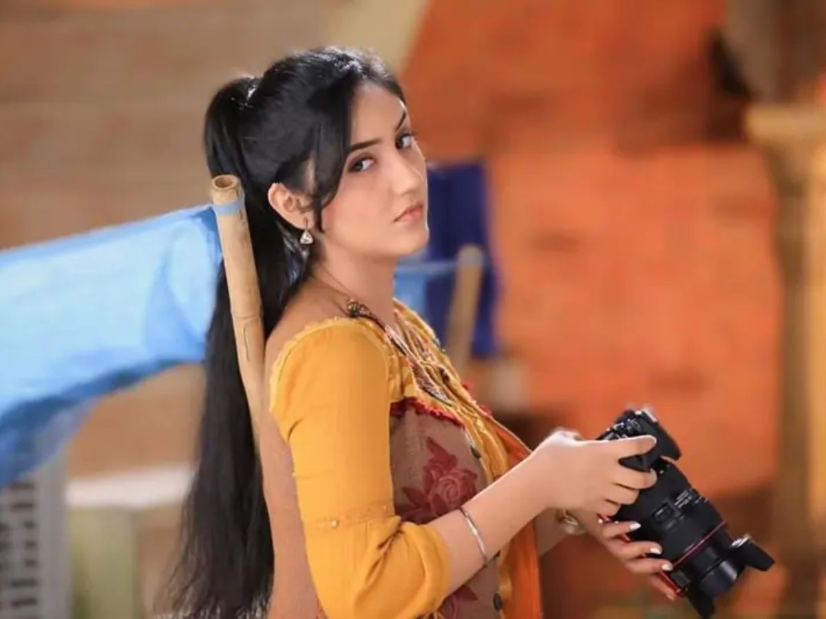 बाल कलाकार से लेकर डिजिटल स्टार तक का सफ़र तह करने वाली Ashnoor Kaur ना सिर्फ़ चमकी बड़े बड़े पर्दे पर बल्कि बनी फ़ैंस फेवरेट भी - Gallery Image