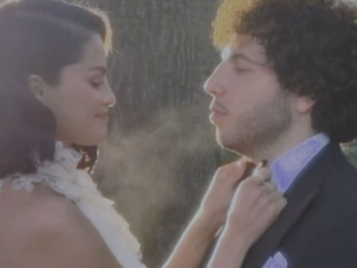 हॉलीवुड की सबसे अमीर और शानदार शादियों में एक एक शादी की तस्वीर हुई वायरल, पोस्ट के कैप्शन ने किया सबको हैरान - Gallery Image