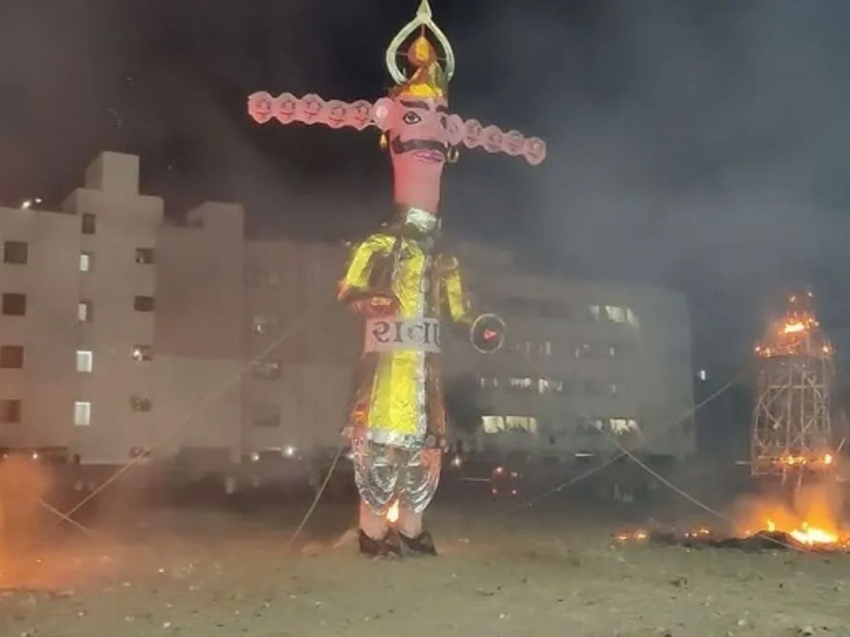 Dussehra 2025: रामलीला और रावण दहन देखने के लिए अपने बच्चों के साथ जाए इन जगहों पर - Gallery Image