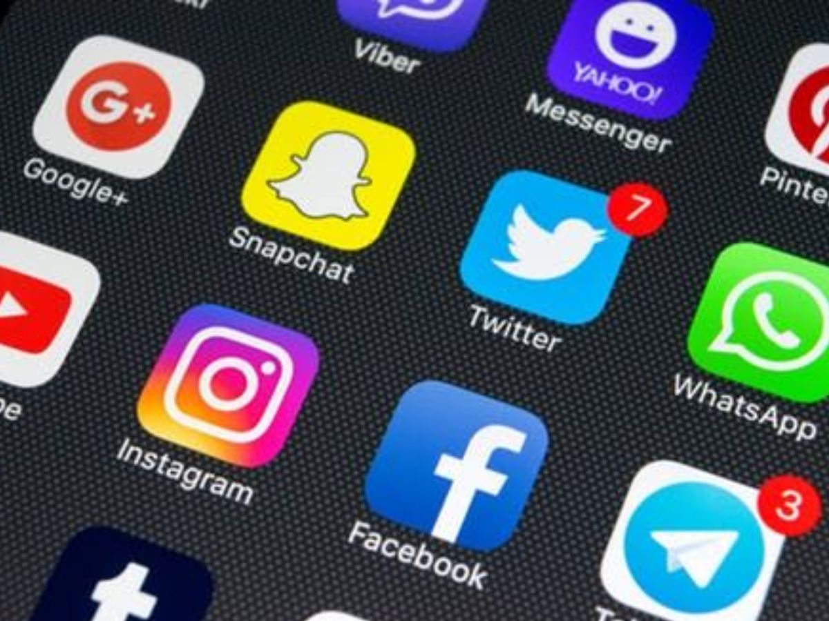 Navratri 2025: इस डांडिया नाईट फर्जी टिकटों और नकली वेबसाइट से बरते सावधानी क्योंकी हो सकती है आपकी भी जेब खाली - Gallery Image