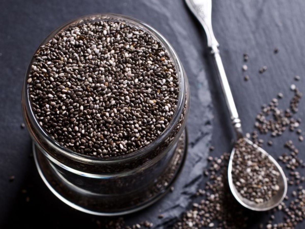 क्या आप भी चिया सीड्स खाते है? तो जाने इसे खाने का सही तरीका वरना चुकानी पड़ेगी भारी क़ीमत और आप खो बैठेंगे अपनी जान - Gallery Image