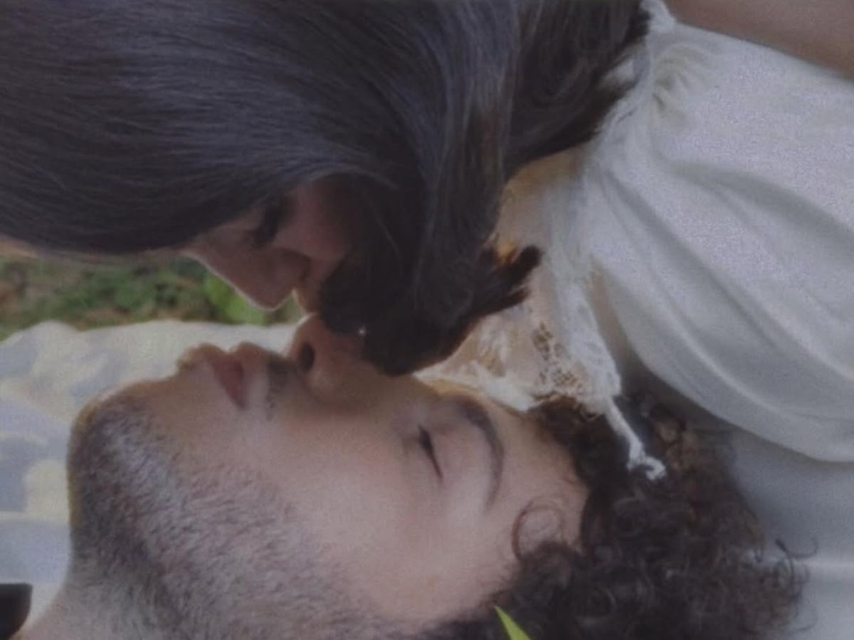 हॉलीवुड की सबसे अमीर और शानदार शादियों में एक एक शादी की तस्वीर हुई वायरल, पोस्ट के कैप्शन ने किया सबको हैरान - Gallery Image